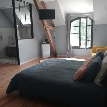 Domaine Du Bois Chaumet Bed and breakfast