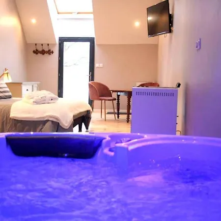 Domaine Du Bois Chaumet Frühstückspension Couzon